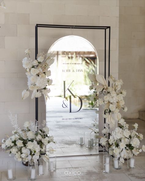 A Mirror Welcome Board is a great way to add to your wedding, let the guest taking pictures on your special day and let the world know! Mirror Wedding Backdrop, Mirror Wall Decor Wedding, Wedding Welcome Sign With Balloons, Wedding Guest Entrance Ideas, Welcome Sign For Wedding Entrance Mirror, Mirror Welcome Sign Engagement, Wedding Photo Ideas Guests, Welcome To Wedding Mirror, Wedding Decor With Mirrors