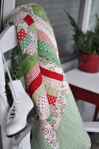 Fort Worth Fabric Studio: 10 Christmas Quilts Natal, Patchwork, Quick Christmas Quilt Patterns, Christmas Quilt Patterns Easy, Quick Christmas Quilts, Christmas Scrappy Quilts, Easy Christmas Quilts For Beginners, Free Christmas Quilt Blocks Free Pattern, Jelly Roll Christmas Quilt Patterns