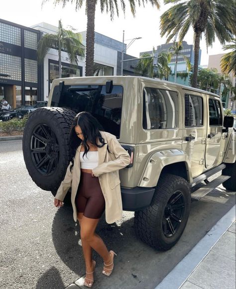 White Interior Jeep Wrangler, Jeep Accessories Aesthetic, Jeep Wrangler White And Black, Jeep Wrangler Vision Board, Dream Jeep Aesthetic, Jeep Wrangler Black Woman, White Wrangler Jeep, Jeep Wrangler 2023 Interior, Tan Jeep Wrangler Sahara