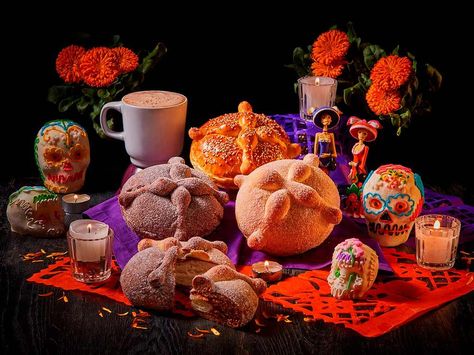 Ya sabemos que estamos a principios de agosto, pero serán pocos los que se resistan a un rico pan de muerto. Y para no hacer la espera tan larga anuncian fechas para el Festival del Chocolate y el Pan de Muerto La entrada Festival del Chocolate y el Pan de Muerto 2022 (todo lo que sabemos) aparece primero en Dónde Ir: Tu guía de la Ciudad de México. ¿Qué hacer hoy?. Oaxaca Cheese, Healthy Halloween Treats, Mexican Traditions, All Souls Day, Healthy Halloween, Chocolate Caliente, Pan Bread, Mexican Culture, Authentic Recipes