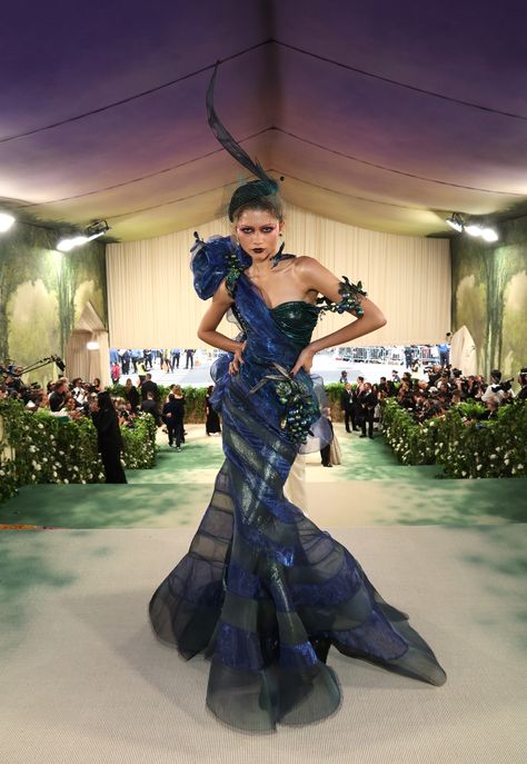 Reawakening Fashion, Zendaya Met Gala, Met Gala Outfits, Givenchy Couture, Zendaya Outfits, Model Sketch, Gala Fashion, Gala Outfit, Met Gala Red Carpet