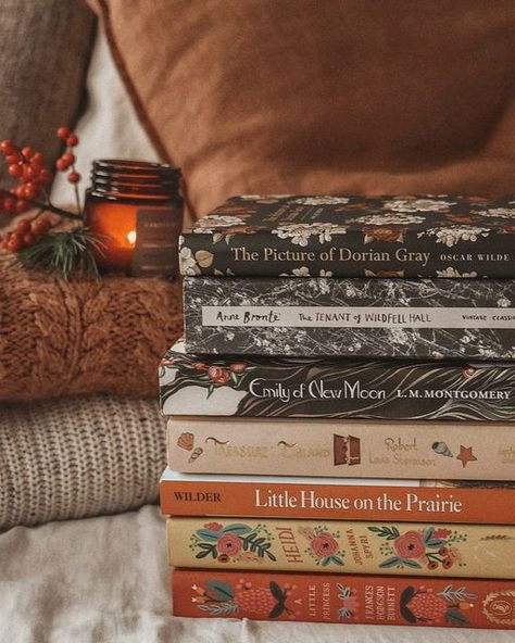 Cozy Autumn Books, Cozy Fall Books To Read, 5 Star Books, Books For Autumn, Autumn Reading Aesthetic, Cozy Fall Books, Autumn Books To Read, Autumn Aesthetic Books, Autumn Books Aesthetic