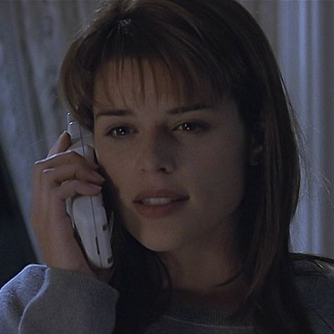 Sidney Scream, Scream Characters, Horror Movie Scenes, Sidney Prescott, Scream 1996, Scream 1, Scream Cast, Scream Franchise, Scary Films