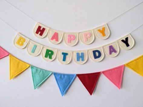 Birthday Fabric Banner, Birthday Banner Homemade, Fabric Birthday Decorations, Happy Birthday Handmade Banner, Cricut Bunting Banner, Handmade Happy Birthday Banner, Birthday Bunting Ideas, Felt Bunting Ideas, Diy Birthday Garland Banner