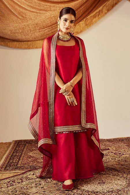 Square Neck Kurta Designs Women, Red Organza Dupatta, Red Kurta Women Indian, Tamil Outfits, Red Suits For Women Indian, Red Indian Suit, Red Suits For Women, Tissue Kurta, Red Salwar Suit