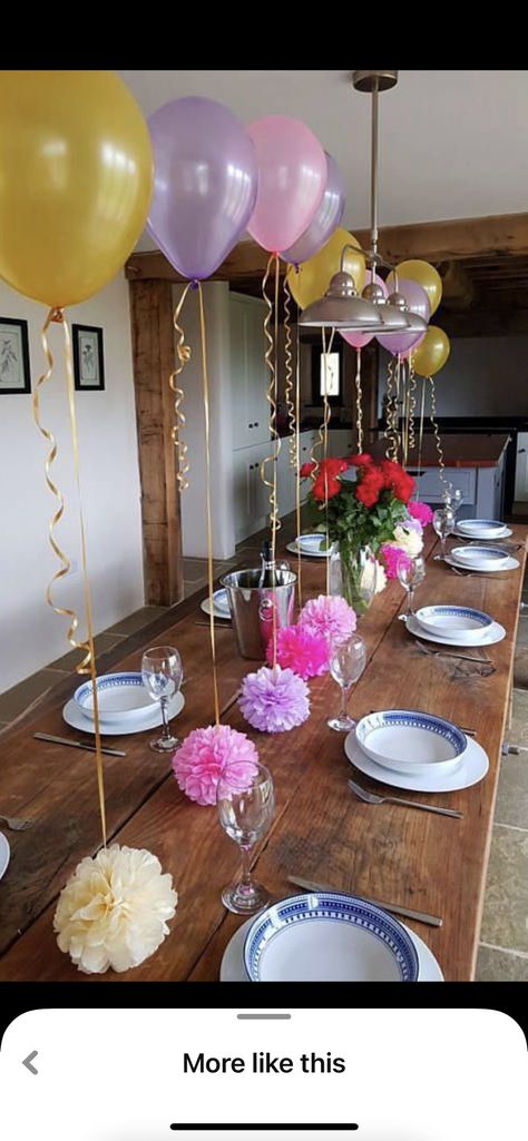 Simple Balloon Centerpieces, Diy Birthday Table Decorations, Pom Pom Centerpieces, Tissue Paper Pompoms, Balloon Table Centerpieces, Christening Balloons, Table Centerpieces Diy, Decoration Evenementielle, Birthday Table Decorations