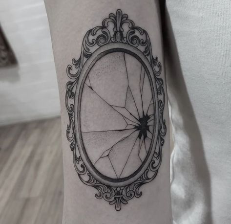 Oval Mirror Tattoo, Vintage Mirrors Tattoo, Mirror Image Tattoo, Medusa Mirror Tattoo, Mirroring Tattoos, Gothic Mirror Drawing, Vintage Mirror Tattoo Design, Vanity Mirror Tattoo, Antique Mirror Drawing