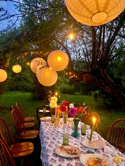 Colorful Outside Decor, Garden Party Lanterns, Dinner Party Summer Aesthetic, Intimate Garden Party, Aesthetic Backyard Wedding, Back Garden Party, Sunset Garden Party, Summer Solstice Birthday Party, Italian Summer Aesthetic Party