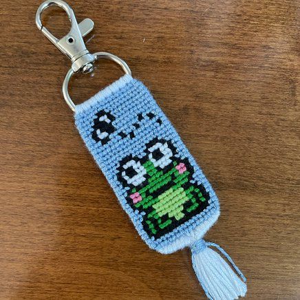 Embroidery Thread Keychain Pattern, Easy Alpha Keychain Patterns, Embroidery Keychain Patterns, Alpha Keychain Pattern Easy, Alpha Bracelet Keychain, Frog Friendship Bracelet Pattern, Alpha Bracelet Pattern Keychain, Frog Bracelet Pattern, Keychain Alpha Patterns