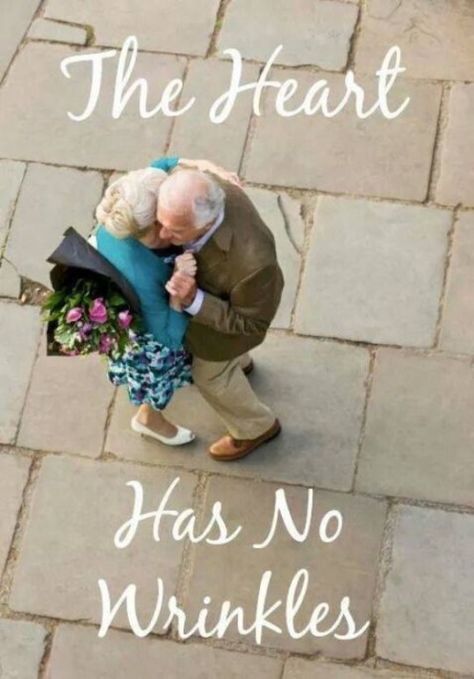 Has No Wrinkles Grow Old With Me, Growing Old Together, Old Couples, Old Love, Young At Heart, Old Age, Hopeless Romantic, Growing Old, Love Is Sweet