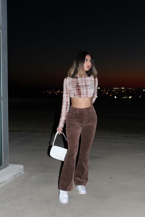 brown pants, aesthetic, shein, photoshoot Colors With Brown Outfit, Brown Shein Outfit, Brown Bottom Outfit, Shein Photoshoot, Brown Pants Aesthetic, Aesthetic Shein Outfits, Shein Aesthetic Outfits, Brown Pants Outfit Aesthetic, Brown Pants Outfits