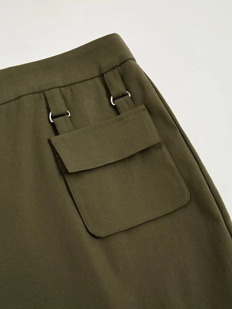 Detachable Pockets Fashion, Skirt Pockets Ideas, Trouser Back Pocket Design, Unique Pockets Fashion, Pocket Ideas Fashion, Pocket Design Fashion Ideas, How To Sew Cargo Pockets, Zipper Fashion Detail, Types Of Pockets Fashion