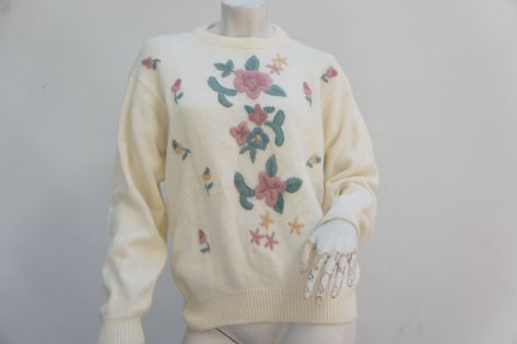 "Vintage 70s-80s cream white sweater with embroidered flowers. 80% Acrylic 20% nylon blend, very soft. Made in Hong Kong by Alfred Dunner. Size : Large, see flat measurements below : Flat measurements ; Chest : 24\" Hips : 20\" Length : 26\"" 80s Flowers, 80s Women, Floral Pullover, Fashion 70s, Floral Sweater, Weird Stuff, Alfred Dunner, Pullover Sweater Women, White Sweater