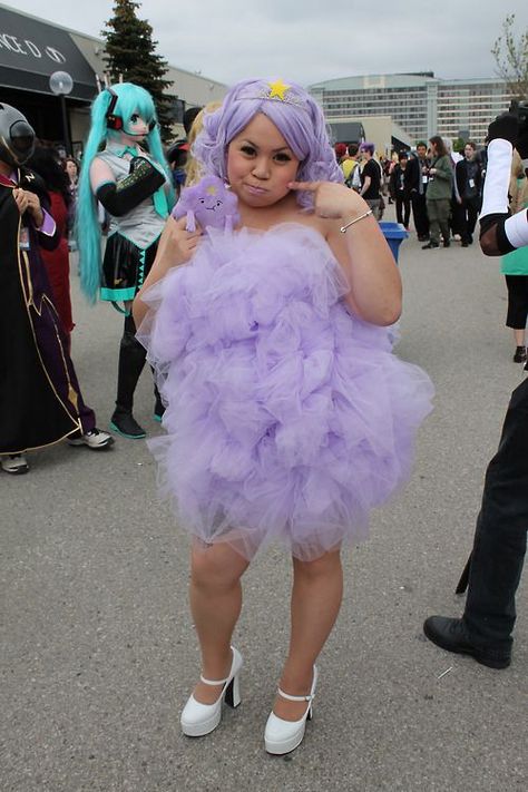Inspiration & accessories for your DIY Lumpy Space Princess halloween costume idea #lumpyspaceprincess #princess #lumpy #space #lumpyspaceprincesscostume #costume #lumpyspaceprincessmakeup #diylumpyspaceprincesscostume #lumpyspaceprincesscake #lumpyspaceprincessstar #lumpyspaceprincessadventuretime #lumpyspaceprincesstutorial #lumpyspaceprincessinspiredlook #lumpyspaceprincessmarshmallows #adventuretimelumpyspaceprincess #adventuretime #doityourself #diycostume #diytutorial #costumeidea Space Princess Costume, Lumpy Space Princess Costume, Diy Princess Costume, Halloween Costumes Plus Size, Princess Halloween, Lumpy Space, Princess Adventure, Princess Halloween Costume, Hot Halloween Outfits