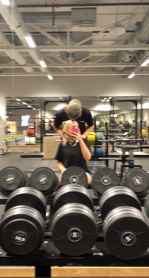 Working Out With Boyfriend, Gym Gf Bf, Workout With Boyfriend, Soft Launch Boyfriend Gym, Soft Launch Tall Boyfriend, Private But Not A Secret Couple Poses Gym, Gym Crush Aesthetic, Gym With Girlfriend, Men Working Out Aesthetic