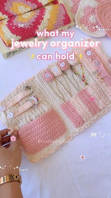 Expensive Crochet Items, Crochet Jewellery Organizer, Crochet Pouch For Hooks, Crochet Jewelry Pouch, Things You Need For Crocheting, Crochet Organizer Bag, Crochet Organizer Pattern, Crochet Birth Control Case, Crochet Makeup Organizer