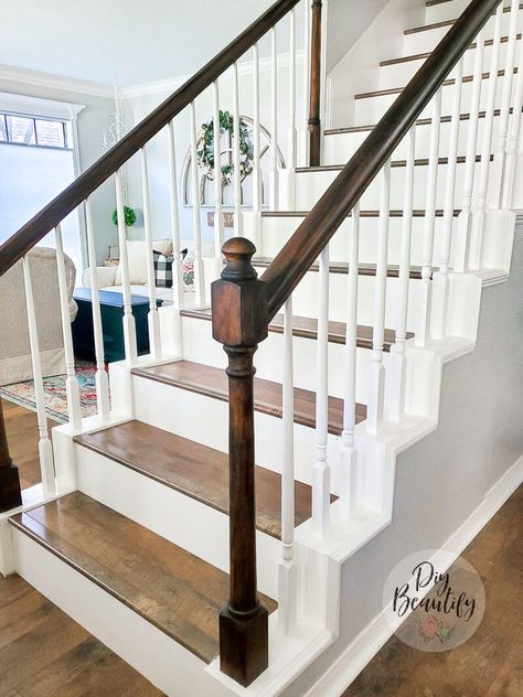 Brown And White Stair Railing, Stair Makeover Railings, Staircase Makeover Farmhouse, Decorating Next To Staircase, Stained Bannister Ideas, Dark Banister White Spindles, Palmas, Boho Farmhouse Staircase, Two Toned Staircase Banisters