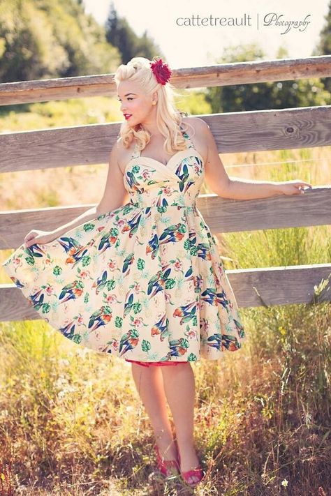 Cute plus size summer dress Rockabilly Fashion, Plus Size Hairstyles, Pinup Photoshoot, Pin Up Photos, Plus Size Summer Outfits, Plus Size Summer Dresses, Shirred Dress, Summer Dress Outfits, Fashion Gallery