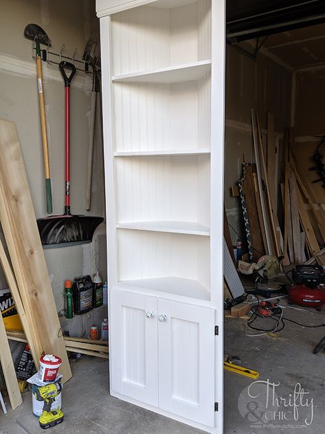 Built In Corner Shelves, Diy Corner Cabinet, Built In Corner Cabinet, Corner Cabinet Dining Room, Corner Shelves Living Room, Diy Corner Shelves, Diy Corner Shelf, Dining Room Corner, Corner Hutch