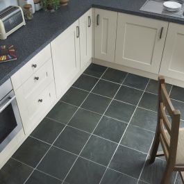 <p>Strong and durable, our charcoal grey slate 300x300mm stone tiles are suitable for high traffic areas of the home such as entrances, kitchens and utilities. They also lend themselves to both contemporary and on-trend vintage interior design schemes owing to the rustic riven surface, so you can transform your interior whether you want to create a classic or contemporary look.</p> Slate Floor Kitchen, Grey Slate Tile, Black Slate Tiles, Kitchen Floor Tiles, Slate Floors, Slate Kitchen, Natural Stone Tile Floor, Grey Kitchen Floor, Grey Ceramic Tile
