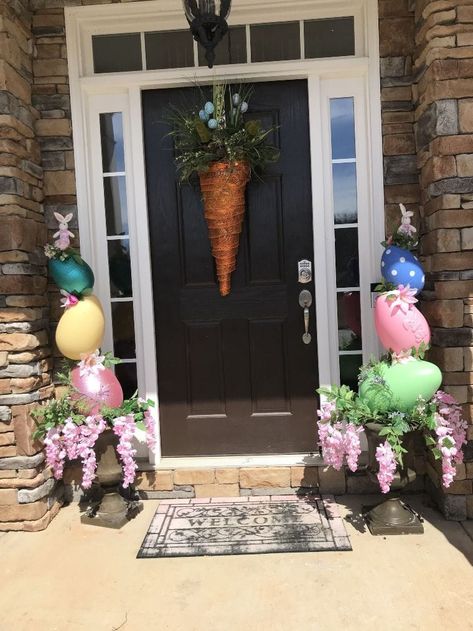 Are you looking for easter decorations for your front porch? Try these Easter decorations, make them all by yourself and make decorating for Easter fun! #easter #decor Easter Front Porch Decorations, Easter Front Porch Decor, Easter Front Porch, Decorating For Easter, Easter Porch, Easter Porch Decor, Diy Osterschmuck, Easter Front Door, Easter Outdoor