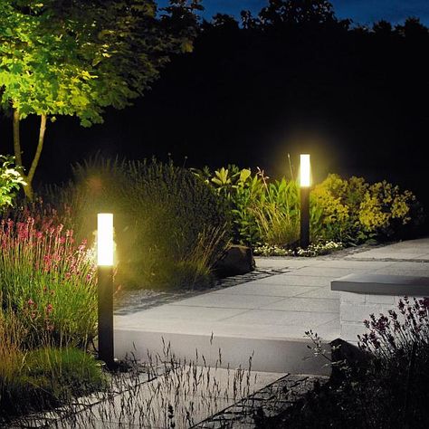 Garden Outdoor Lighting Ideas For Your Little Paradise Front Gardens, Garden Lighting Bollards, Rustic Garden Lighting, Modern Garden Lighting, Patio House, Garden Lighting Design, Landscape Lighting Design, Outdoor Garden Lighting, Desain Lanskap