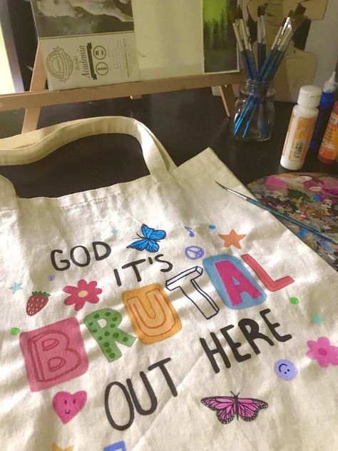 Diy Tote Bag Design, Handpainted Tote, Crafts Aesthetic, Handpainted Tote Bags, Desain Tote Bag, Sacs Tote Bags, Totes Ideas, Tote Bag Canvas Design, Sac Diy