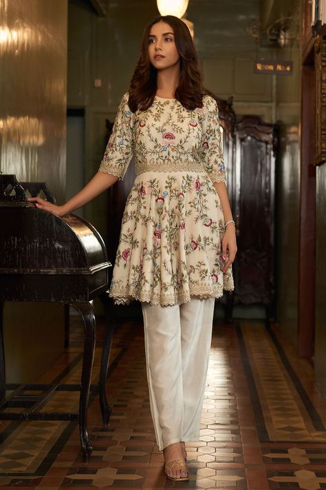 Organza Kurti Designs Latest, Organza Kurti, Best Indian Wedding Dresses, Latest Designer Dresses, Beautiful Casual Dresses, Pakistani Fancy Dresses, Kurti Designs Latest, Dress Salwar Kameez, Fancy Dresses Long