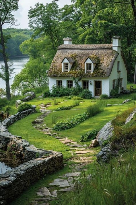 Country Rose Cottage Aesthetic Cottages, Quaint Homes, English Countryside Home, Whimsical Farmhouse, Relaxing View, Cottage House Exterior, Cottage Core House, Whimsical Cottage, Small House Living