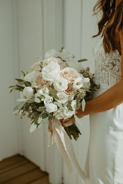 Neutral Wedding Flowers, Wedding Boquet, Blush Wedding Flowers, Bridal Bouquet Flowers, White Wedding Bouquets, Wedding Flower Inspiration, White Wedding Flowers, Neutral Wedding, White Bouquet