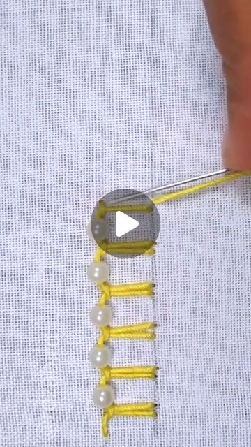 RozaBird on Instagram: "Mirrored blanket stitch tutorial!
#handmade #satisfying #useful #reelsfb #viralreels #borderline #support #handembroidery #content #stitch #fypシ゚ #tutorial #embroidery #hand #fb #viral #trending #border #diy #cute #pearls #reels #fbreels" Patchwork, Couture, Blanket Stich, Blanket Stitch Tutorial, Tutorial Embroidery, Embroidery Border, Hand Work Design, Hand Embroidery Patterns Flowers, Embroidery Hand