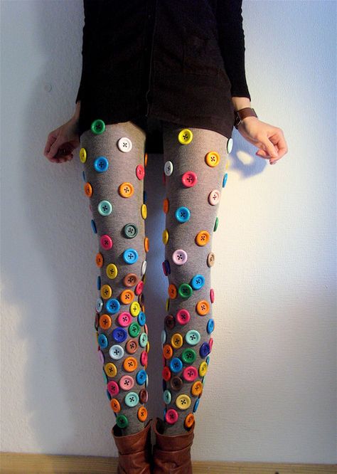 *** Tights_2_large *** Button Crafts, Diy Fashion, Pola Top, Funky Clothes, Stylish Socks, Diy Buttons, Fashion Tights, Crazy Socks, Button Art