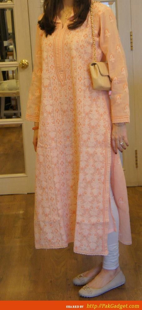 lucknowi kurta for women - Google Search Couture, Lucknowi Suits, Salwar Suit Design, Lucknowi Kurta, Ladies Suits, Kurta For Women, Indian Designer Suits, Simple Kurti Designs, Salwar Designs