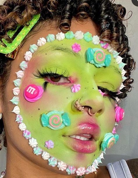 Candy Themed Makeup Looks, Colorful Creative Makeup, Cake Makeup Look, Candy Inspired Makeup, Arielle Core, Green Hair Makeup, Birthday Cake Makeup, Cake Face Makeup, Candy Core