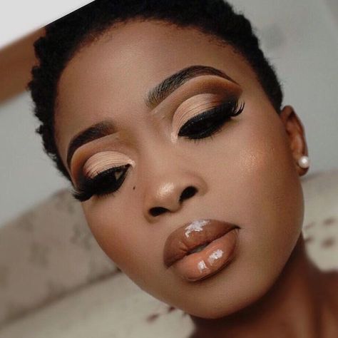 Beautiful Maquillage Yeux Cut Crease, Maquillage On Fleek, Gold Eyeliner, Beauty Make-up, Glitter Eye, Braut Make-up, Make Up Looks, Dark Skin Makeup, Makeup For Black Women