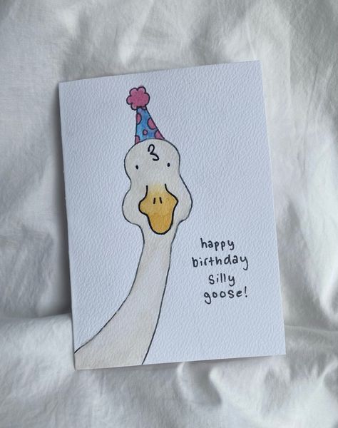 Silly Goose Birthday Card, Simple Cute Birthday Card, Creative Diy Birthday Cards, Birthday Gifts For Friends Ideas, Cute Best Friend Birthday Card Ideas, Goose Birthday Card, Birthays Card Aesthetic, Funny Bday Card Ideas, Cute Diy Bday Cards