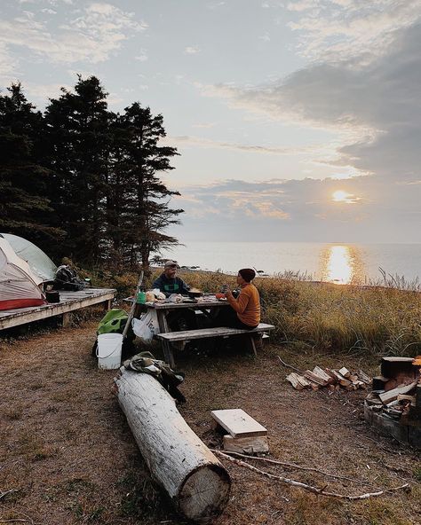 Camping Packing Hacks, Air Aesthetic, Camping Quebec, Hot Tent, Camping Sauvage, Stealth Camping, Helpful Things, Camping Photography, Camping Checklist