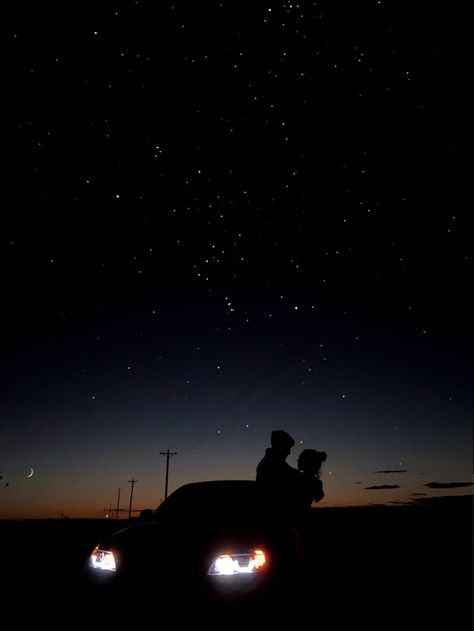 Date Under The Stars Aesthetic, Nighttime Love Aesthetic, Couple Stars Aesthetic, Sleeping Under The Stars Aesthetic, Couples At Night Aesthetic, Couple Under The Stars Aesthetic, Stargazing With Boyfriend, Stars Couple Aesthetic, Under The Moon Aesthetic