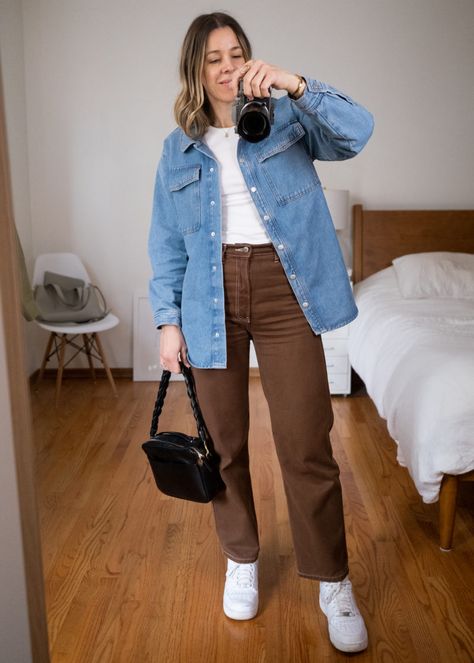 Haute Couture, Couture, Brown Shirt And Jeans Outfit, Fall Teacher Outfits 2023 Plus Size, Brown Mom Jeans Outfit, Colorful Outfits Midsize, Jeans Cafe Outfit, Midsize Outfit Inspirations, Outfit Pantalon Cafe Mujer