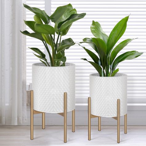 PRICES MAY VARY. Mid Century Planters: Featuring a sleek gold metal stand and white metal flower pot with geometric accents, these planters embody mid-century minimalism. Their timeless design makes them a perfect fit for any style of decor. Indoor/Outdoor Plant Pots: The plant pots are made of durable iron that will last for years, and the lightweight metal sturdy construction makes them easy to move and won't break like ceramic plant pots. The bottom drainage hole design, coupled with the remo Greenery Table Centerpieces, Creative Display Ideas, Mid Century Planters, Metallic Decor, Beauty Place, Metal Flower Pots, Look Boho Chic, Mid Century Planter, Indoor Flower Pots