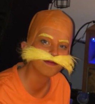 Lorax halloween costume: - mustache - bald cap - orange shirt + legging - orange and yellow face/body paint Halloween Costumes Body Painting, Lorax Face Paint, Mustache Costume Ideas, Grimace Halloween Costume, Lorax Costume Women, Lorax Makeup, Lorax Halloween Costumes, Bald Cap Costume, The Lorax Costume