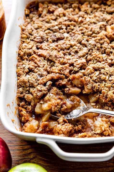 Sugar Free Apple Crisp, Paleo Apple Crisp, Beaming Baker, Pumpkin Cobbler, Paleo Apple, Cinnamon Filling, Easy Apple Crisp Recipe, Apple Crisp Recipe, Apple Crisp Easy