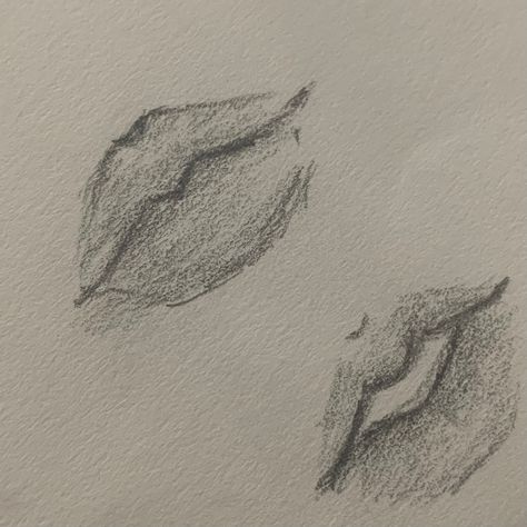 Sketching Facial Features, Lips And Mouth Drawings, Easy Facial Features Drawing, Mouth Drawings Easy, Closed Lips Drawing, Y2k Mouth Drawing, Lip Practice Drawing, Art Sketchbook Lips, Lip Doodles Sketch