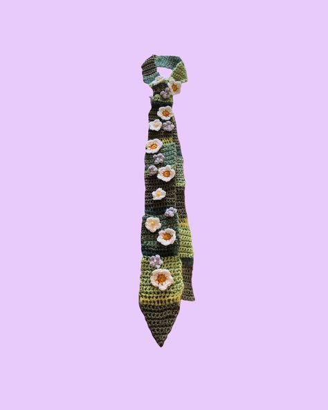 Crochet mossy flower necktie Amigurumi Patterns, Wedding Accessory For Men, Adventure Time Crochet, Crochet Nature, Crochet Mignon, Crochet Stitches Guide, Confection Au Crochet, Form Crochet, Cloth Flowers