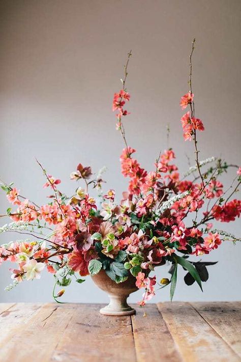 Sarah Winward, Kate Osborne | Snippet & Ink - Floral Arrangement Wild Floral Arrangements, Sarah Winward, Flowering Quince, April Flowers, Spring Arrangements, Beautiful Flower Arrangements, Deco Floral, Arte Floral, Floral Centerpieces