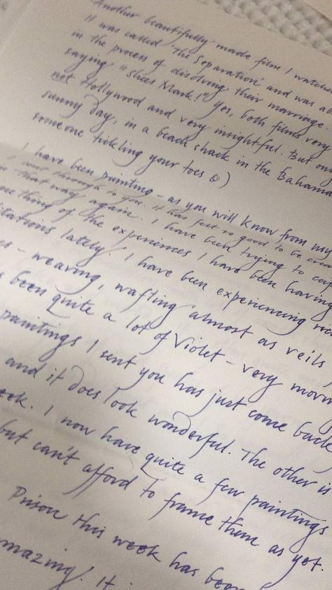 Graceful handwriting (my friend's pen-pal is an artist) Handwriting Examples, Pretty Handwriting, Tableaux Vivants, Neat Handwriting, Handwriting Analysis, Improve Your Handwriting, Improve Handwriting, Handwriting Styles, Beautiful Handwriting