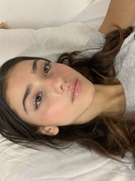 Minimal No Makeup Look, Simple Classy Makeup, Kendall Jenner Maquillaje, Cute Eyebrows, Feminine Aesthetic Outfits, No Make Up Make Up Look, Maquillage On Fleek, Natural Summer Makeup, Ideas De Maquillaje Natural