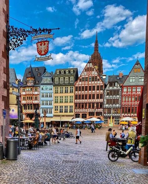 Frankfurt, Places In Germany, German Architecture, Frankfurt Germany, Europe Photos, Travel Wishlist, Europe Map, Frankfurt Am Main, Europe Travel Guide