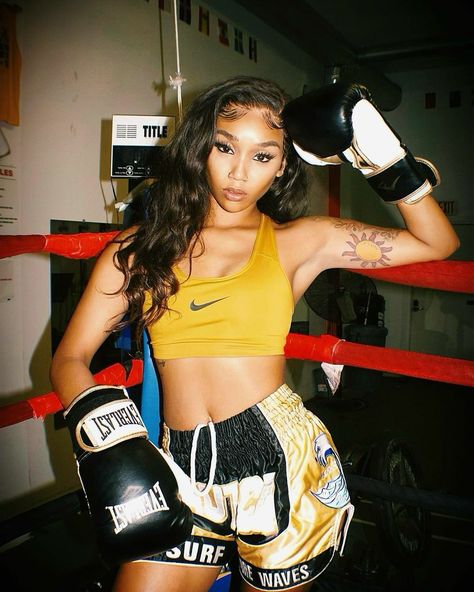 Mma Fighter Halloween Costume, Boxing Outfit For Women, Kickboxing Outfit, Muay Thai Women, Boxer Aesthetic, Boxing Halloween Costume, Sports Photoshoot, Kick Boxing Girl, Girl Boxers