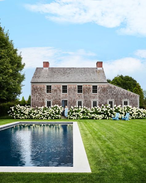 Hamptons Landscaping, Neal Beckstedt, Hampton Pool, Hamptons Architecture, Hydrangea Landscaping, Hamptons House, Hamptons Style, East Hampton, Pool Landscaping